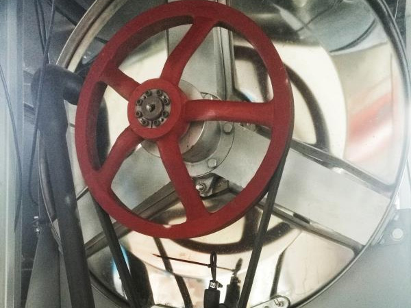 為實現一機多用開發研制而成，具有洗滌、脫水、烘干三種功能